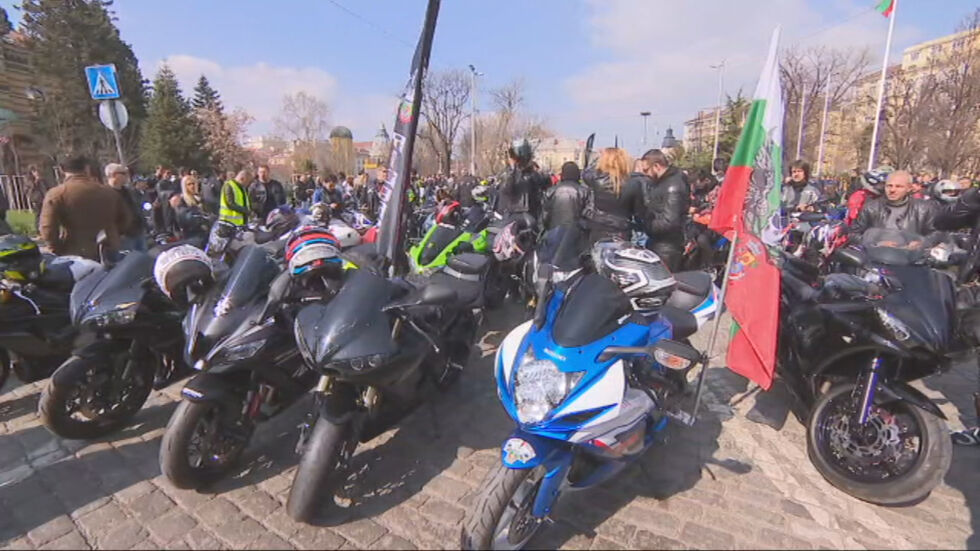 Хиляди мотористи откриват сезона с шествие в София