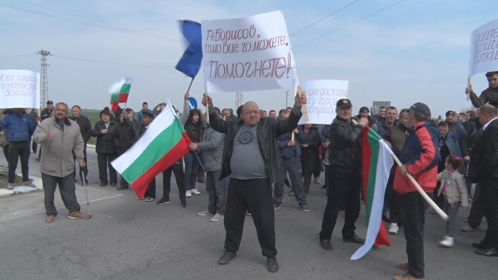 Стотици тютюнопроизводители на протест в Шуменско