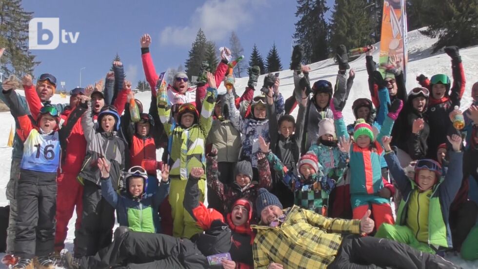 Децата на Чепеларе караха сноуборд за купа "Радо Янков" (ВИДЕО)