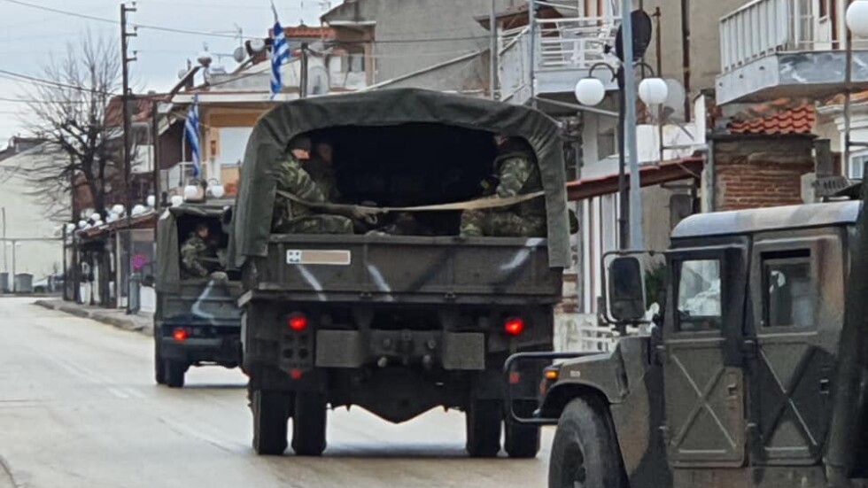 Изстрели и димни гранати на турско-гръцката граница
