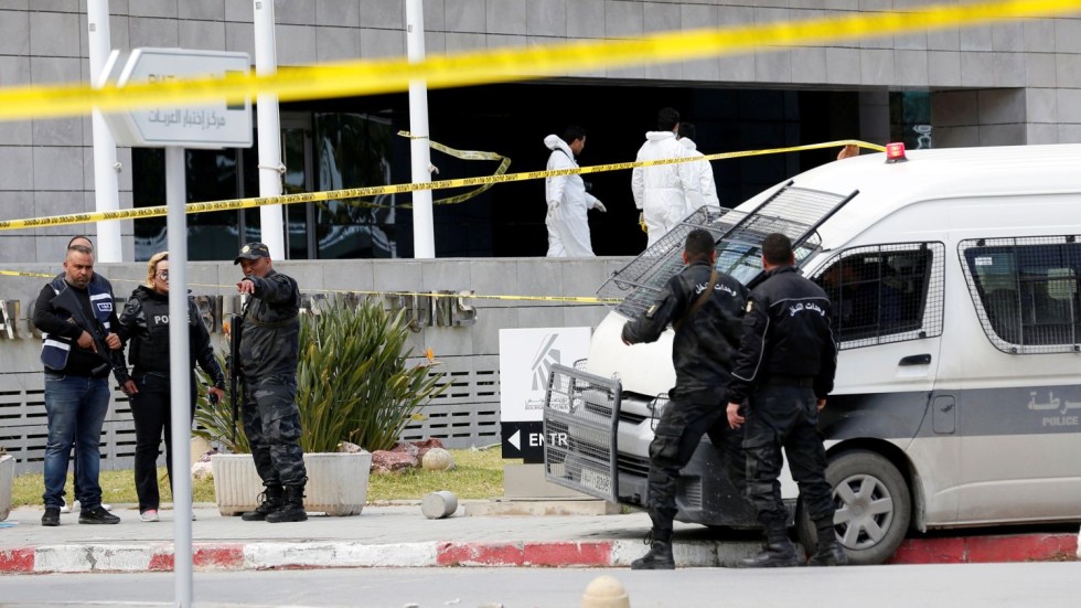 Атентатор се е взривил пред американското посолство в Тунис, има ранени