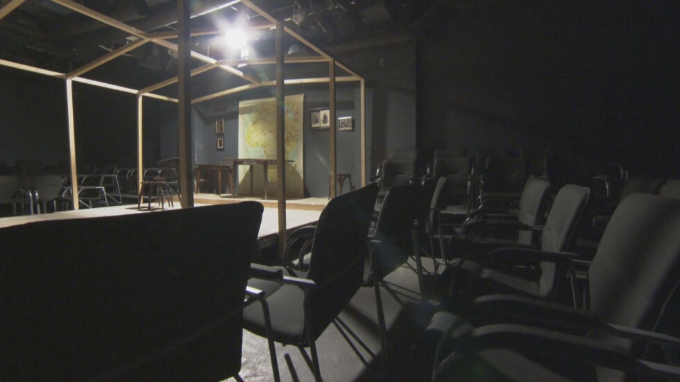 Изкуство в условия на COVID-19: Театър „Възраждане“ излъчва постановка онлайн (НА ЖИВО)