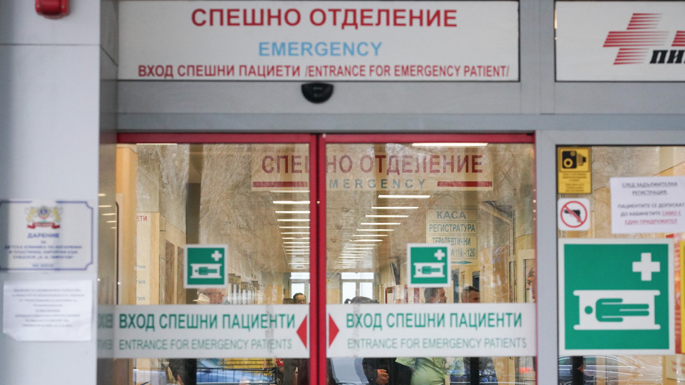 Мъжът с коронавирус в „Пирогов“ е в критично състояние