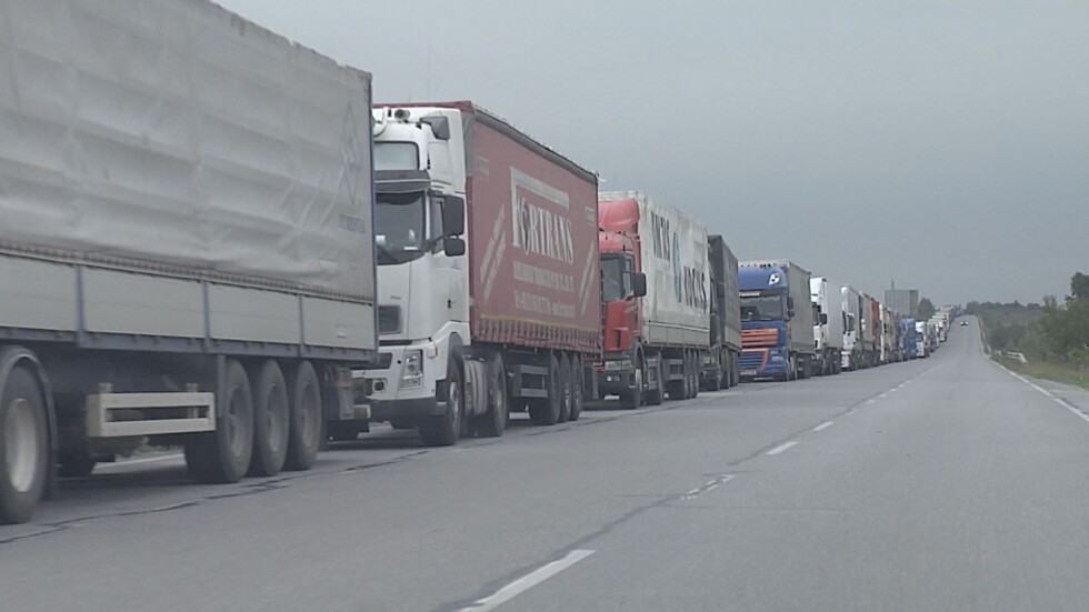 МВнР: Сърбия отвори границата за транзитно преминаващи