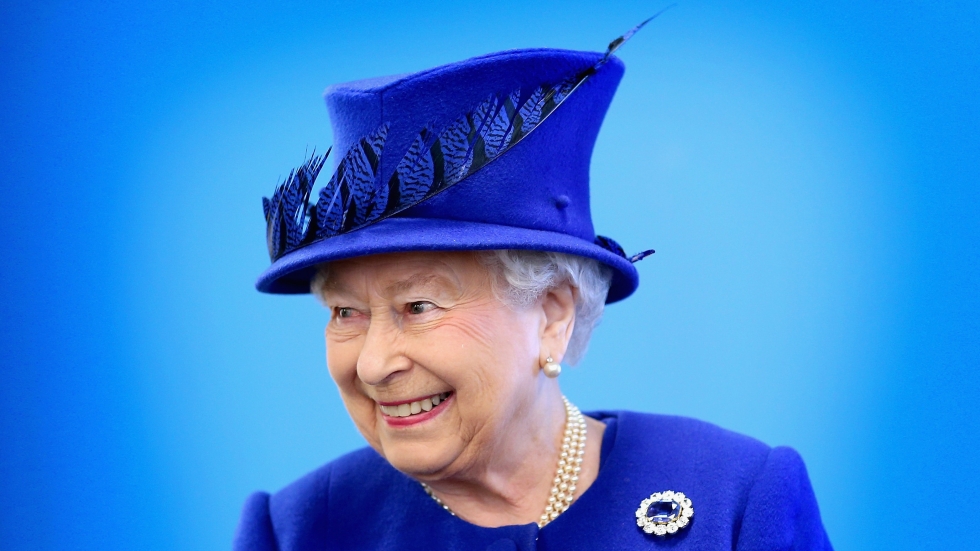 9 от най-странните привилегии и суперсили, които кралица Елизабет II притежава