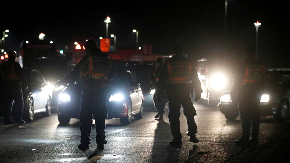 На път към дома: Близо 24 часа българи са блокирани на австрийско-унгарската граница
