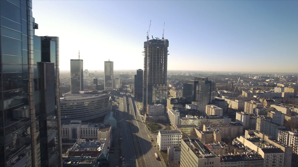 Коронавирусът опразни улиците на Варшава (ВИДЕО)