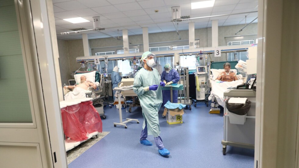 Битката с COVID-19: Частните болници подготвят отделения за заразени