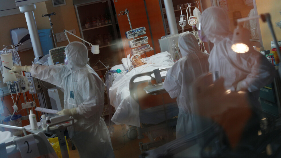 Броят на починалите от коронавирус в Италия се увеличи със 743 за ден
