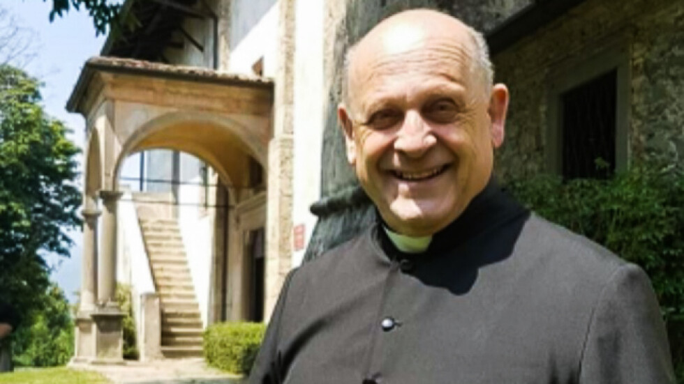 COVID-19 в Италия: Свещеник почина, след като избра да отстъпи респиратора си на по-млад човек