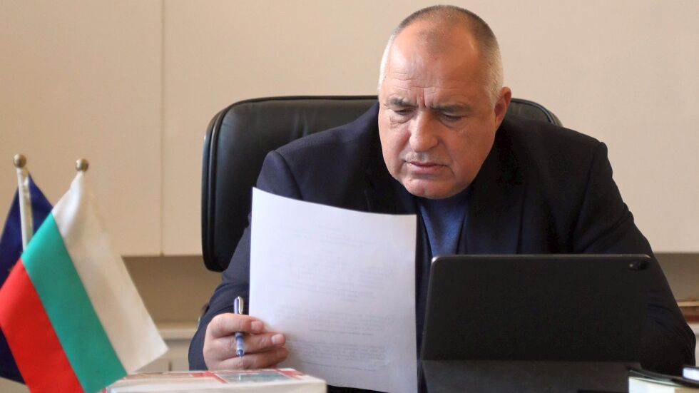 Бойко Борисов има седмица, за да реши как да действа с акциите на "Левски"