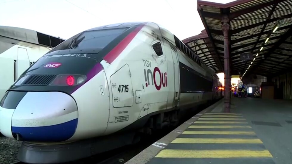 Влак стрела премества болни с COVID-19 към болници със свободни легла във Франция