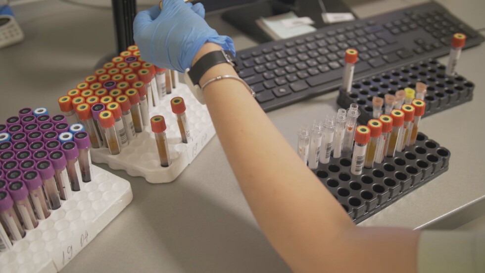Великобритания обяви, че ще тества 100 000 души на ден за коронавирус