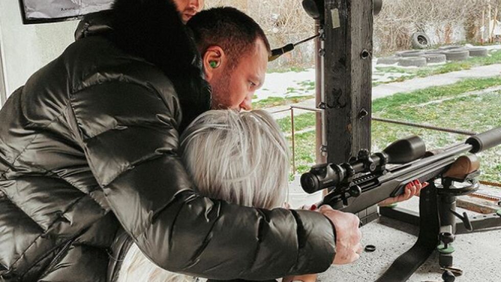 Кубрат Пулев учи Андреа на стрелба със снайпер (ВИДЕО)