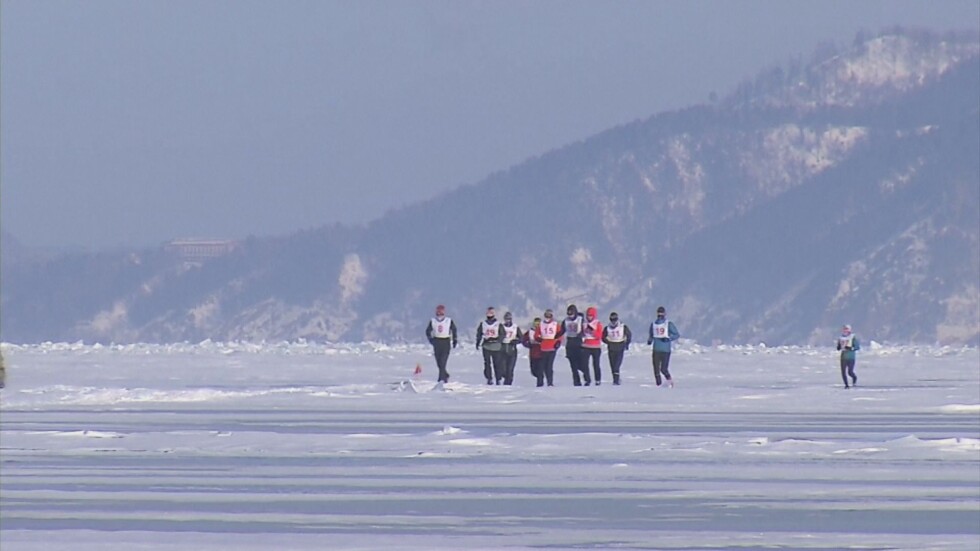 Маратон в Сибир: Участници от 6 държави бягаха при минусови температури