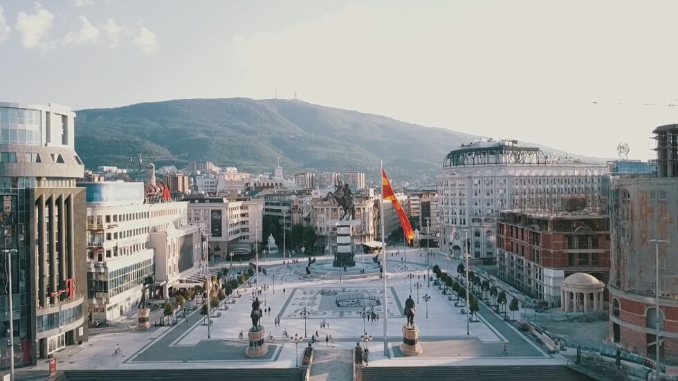 Скопие срещу София: Реакции след среща на президента Радев с шефовете на спецслужби
