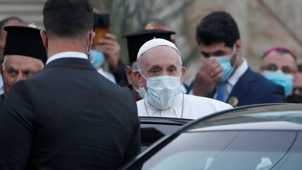 Стотици приветстваха папа Франциск по улиците на Багдад