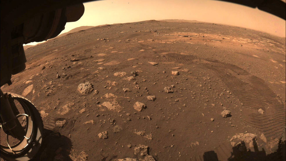Роувърът "Пърсивиърънс" направи първите си стъпки на Марс