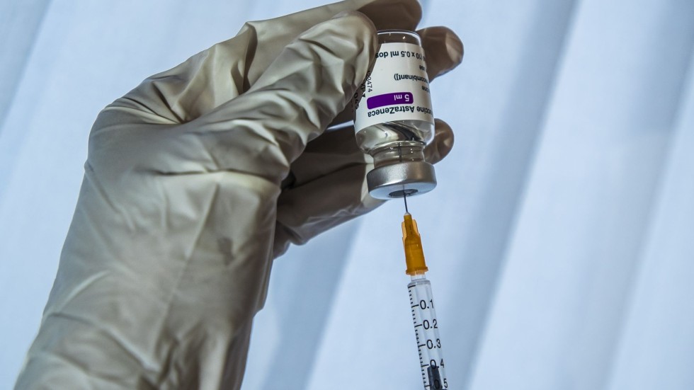 Две провинции на Канада спират прилагането на ваксината на „АстраЗенека“