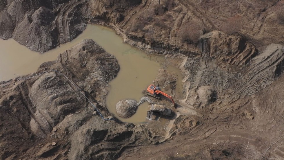 След разследване на bTV: Властите установиха осем незаконни мини за добив на злато край р. Струма