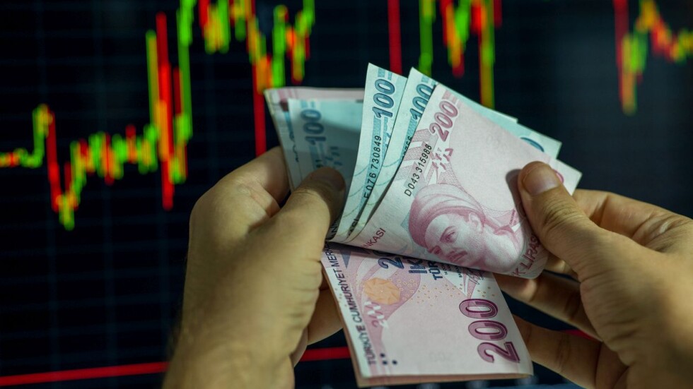 Срив на турската лира, след като Ердоган уволни управителя на централната банка