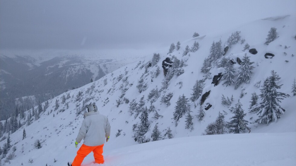ПСС: Сноубордистът може да се намира на 3 м под снега