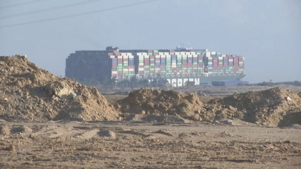 Заседналият кораб в Суецкия канал е освободен
