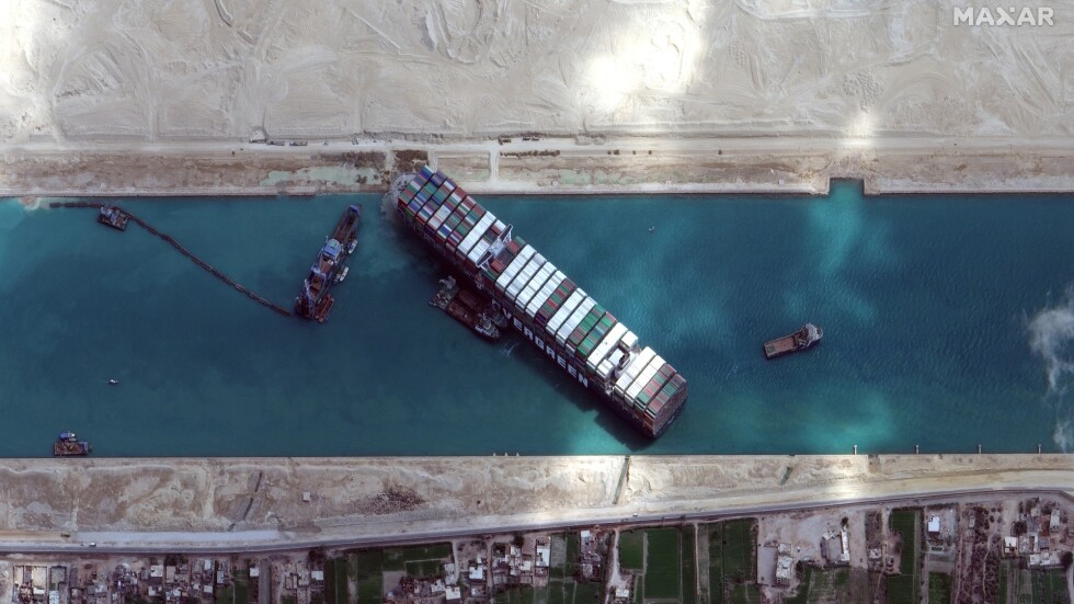 Кризата в Суецкия канал: Близо 370 кораба са блокирани