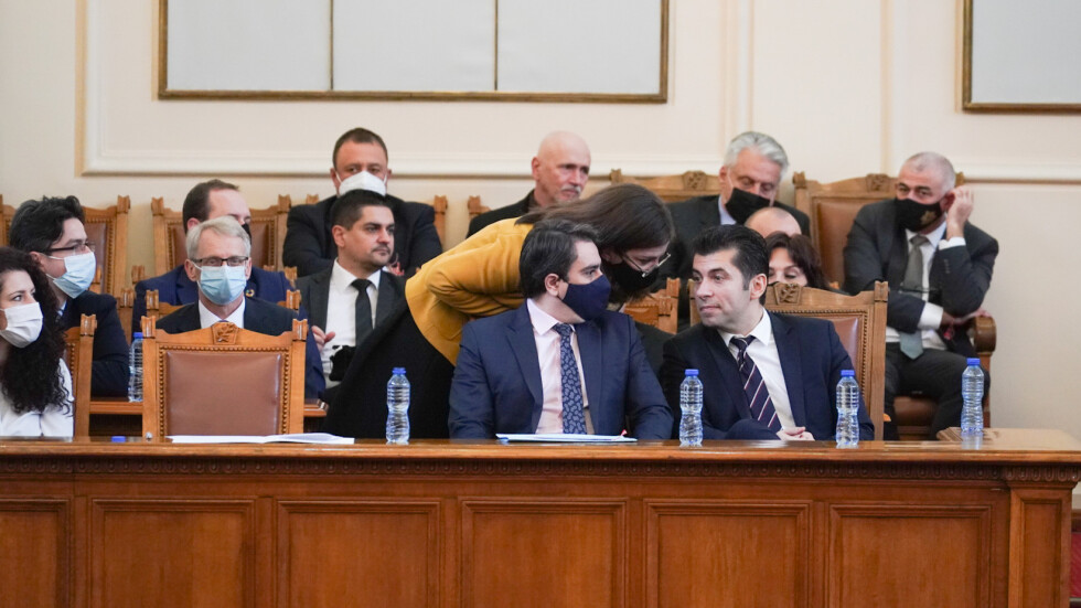 Опозицията към Петков: Докога Радев ще определя министрите?