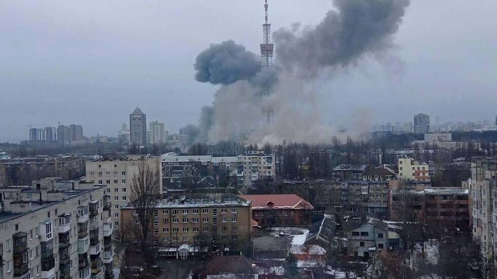 Удариха ТВ кулата в Киев (ВИДЕО)