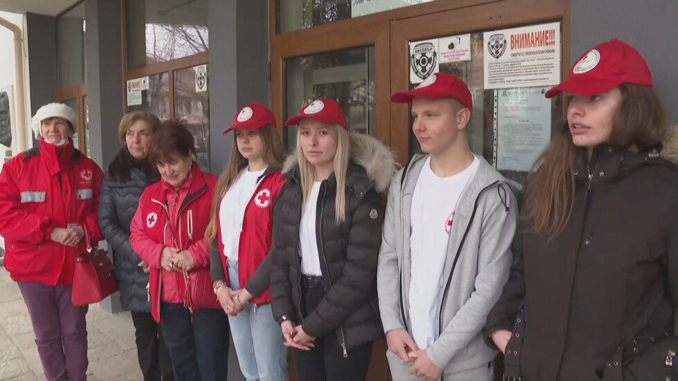 Деца доброволци от Несебър набират помощи за украинските бежанци