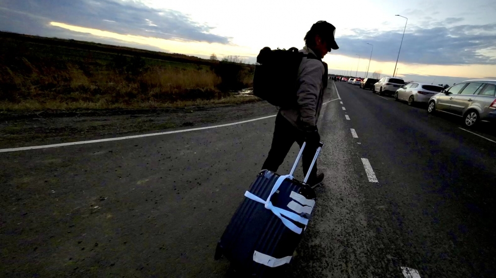 Шон Пен напусна Украйна пеша: Изминахме няколко мили до полската граница