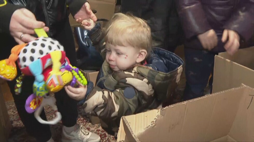 Доброволци в Несебър продължават да посрещат бежанци от Украйна 