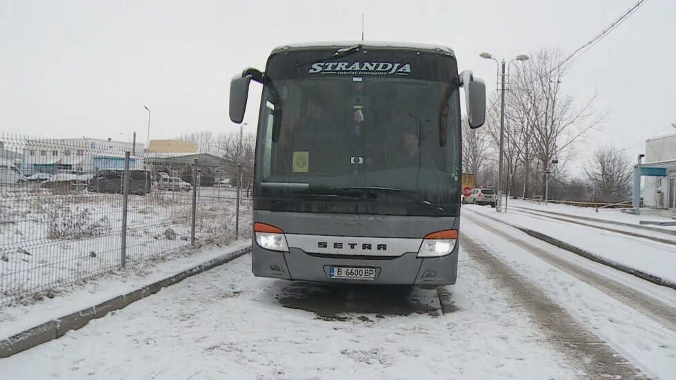 Бесарабски българи пътуват за Варна: Автобус е на украинско-румънската граница
