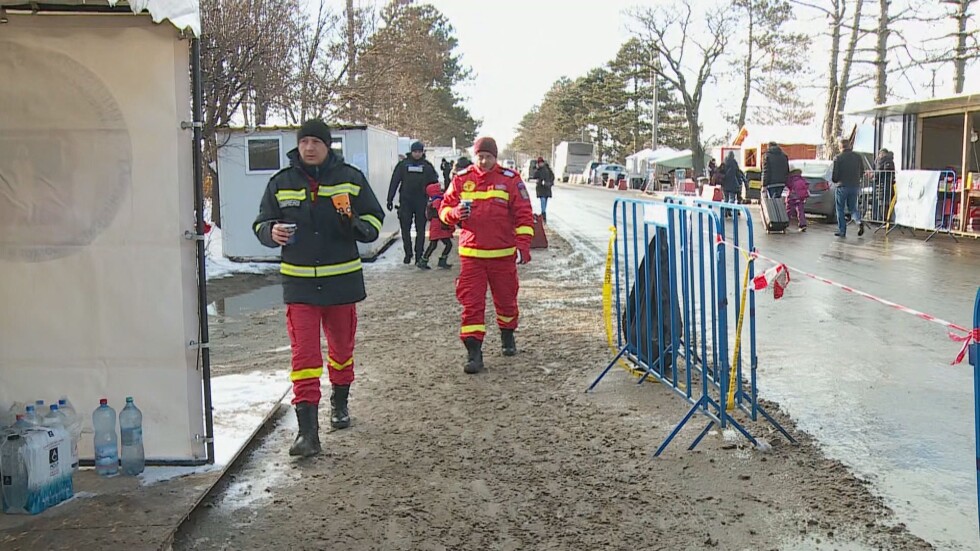 От специалните пратеници на bTV: Деца, нуждаещи се от спешна помощ, са спасени от болница в Киев