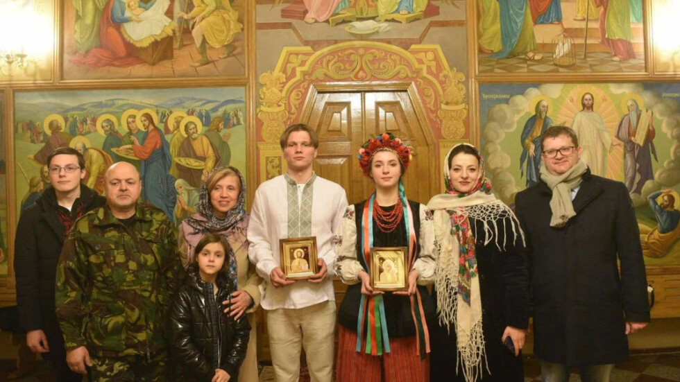 Любов под дъжд от куршуми: Ярина и Святослав станаха семейство в първия ден на войната