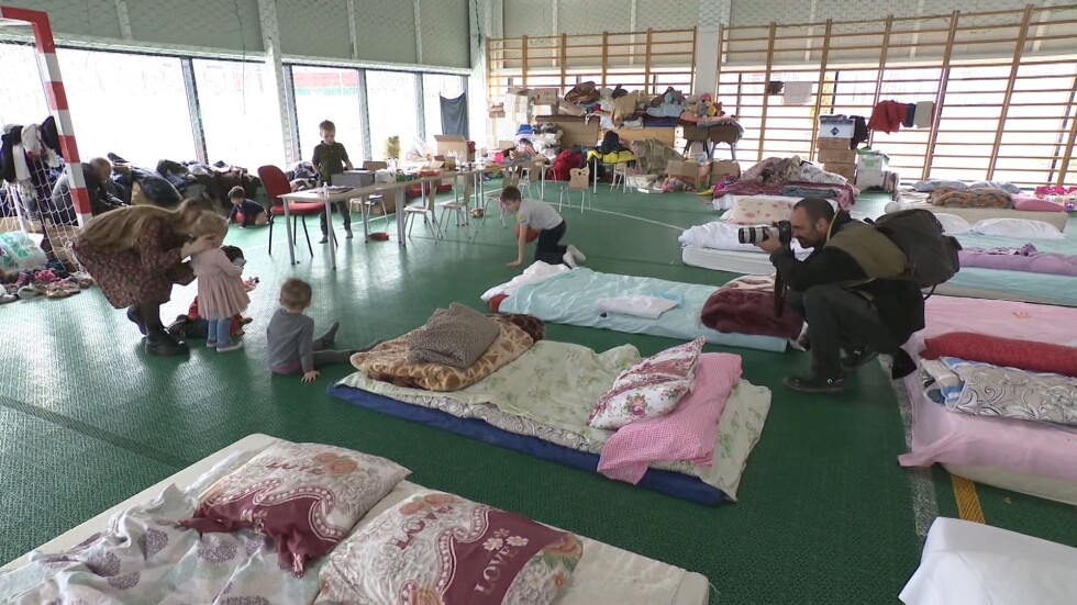Специалните пратеници на bTV: 97 000 бежанци са потърсили убежище в Румъния за последното денонощие