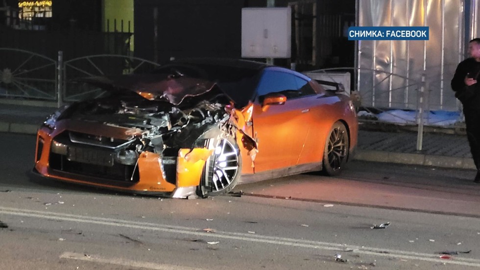 Гонка със скъпи коли на столичен булевард завърши с катастрофа