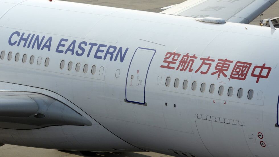 Пътнически самолет със 132 души на борда се разби в Китай (ВИДЕО)