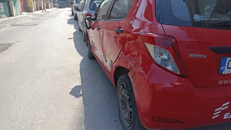 С над 2 промила алкохол: 28-годишен блъсна 8 коли в Пловдив
