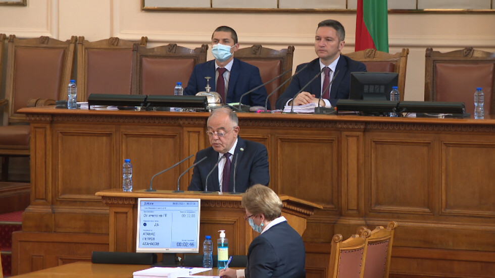 Напрежение в парламента да се праща ли военна помощ на Украйна (ОБЗОР)
