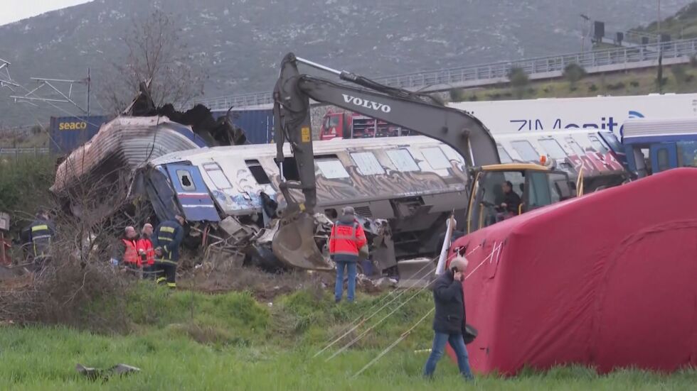 Загинали и ранени в тежка влакова катастрофа в Гърция (СНИМКИ И ВИДЕО)