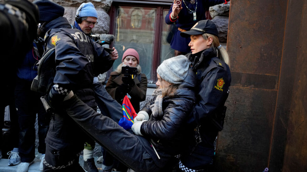 Арестуваха Грета Тунберг по време на протест в Осло