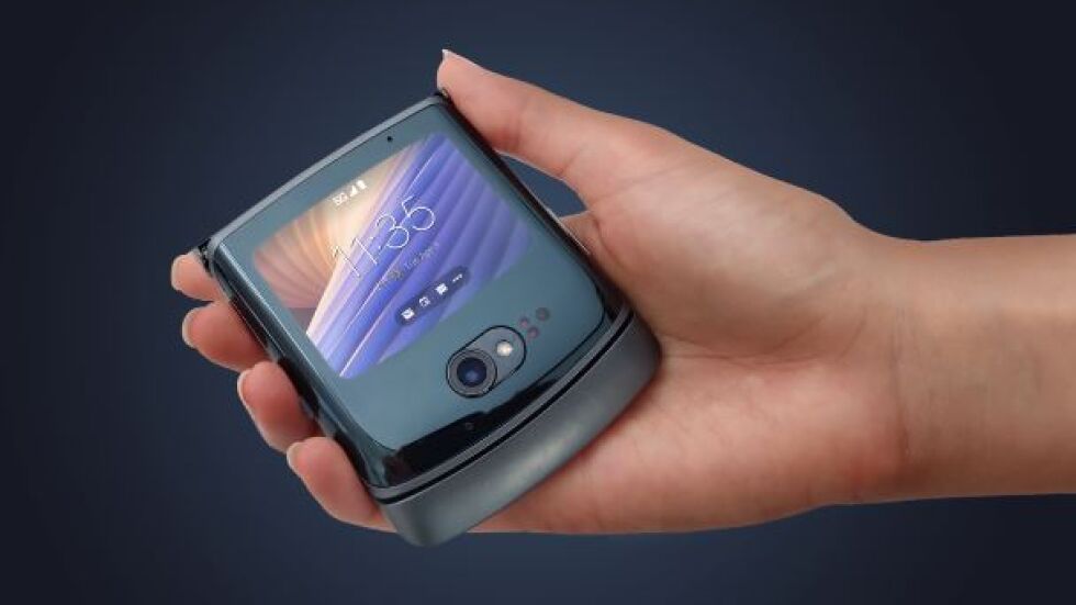Motorola връща емблематичната си визия на „телефон с капаче“