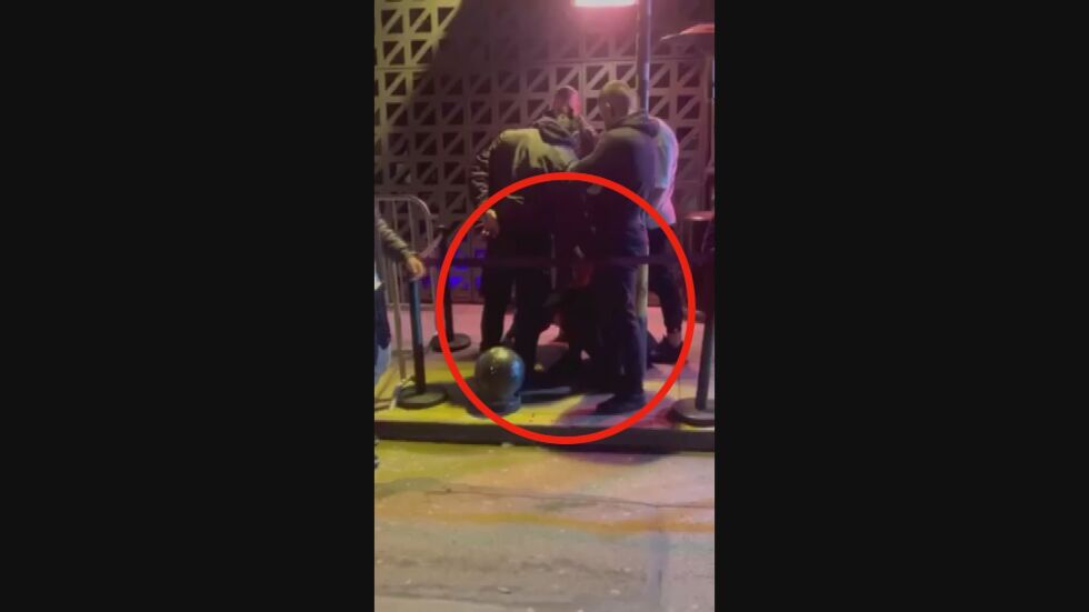  Агресия, пикантен спрей и белезници: 19-годишен юноша твърди, че е обичай от защитата на столично заведение 