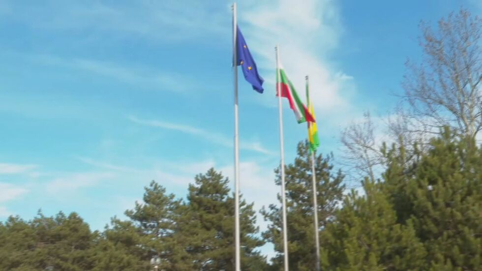 Кражба в кадър: Кой задигна българското знаме от центъра на Добрич?