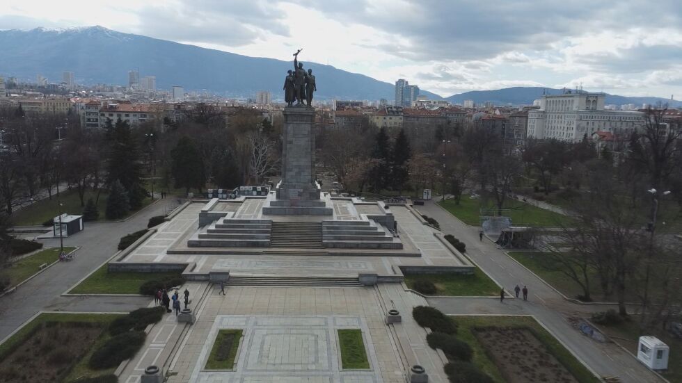 Демонтажът на Паметника на Съветската армия: Може да бъде преместен на части, смятат архитекти