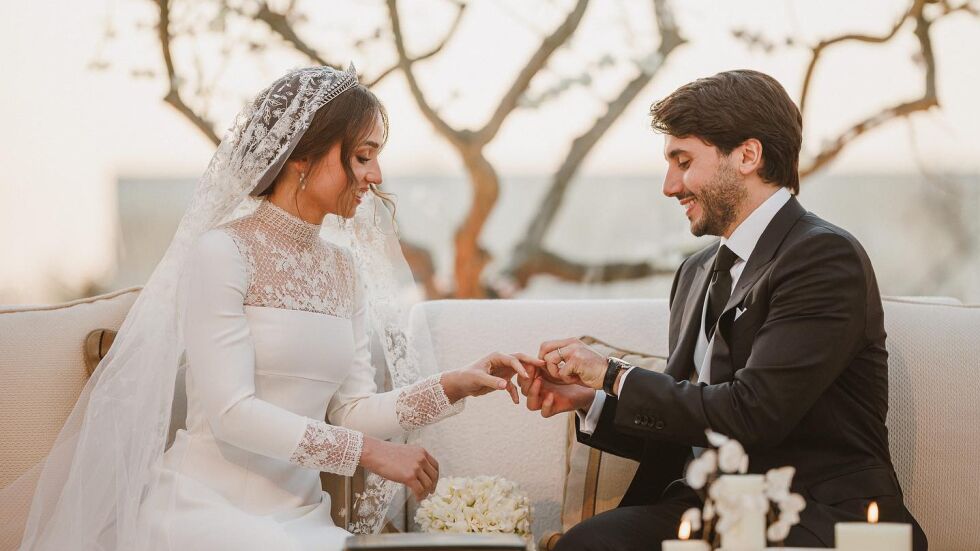 Сватбена рокля Диор и 7-етажна торта: Йорданската принцеса Иман се омъжи