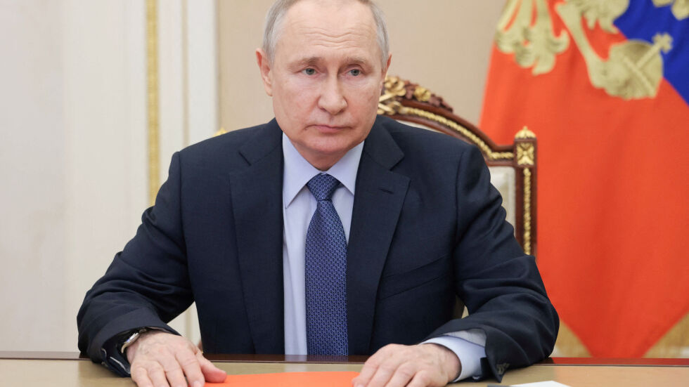 Кремъл: Путин е посетил Мариупол, сам е карал до там