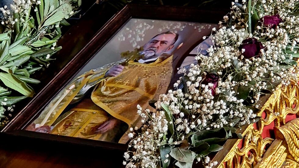 Хиляди в Одрин се прощават с отец Александър Чъкърък (СНИМКИ)